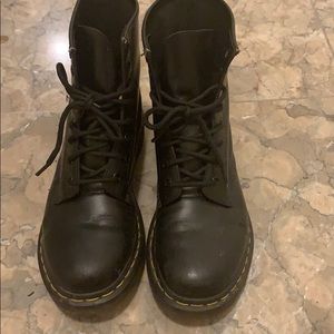 Dr martens boots women’s 8 black